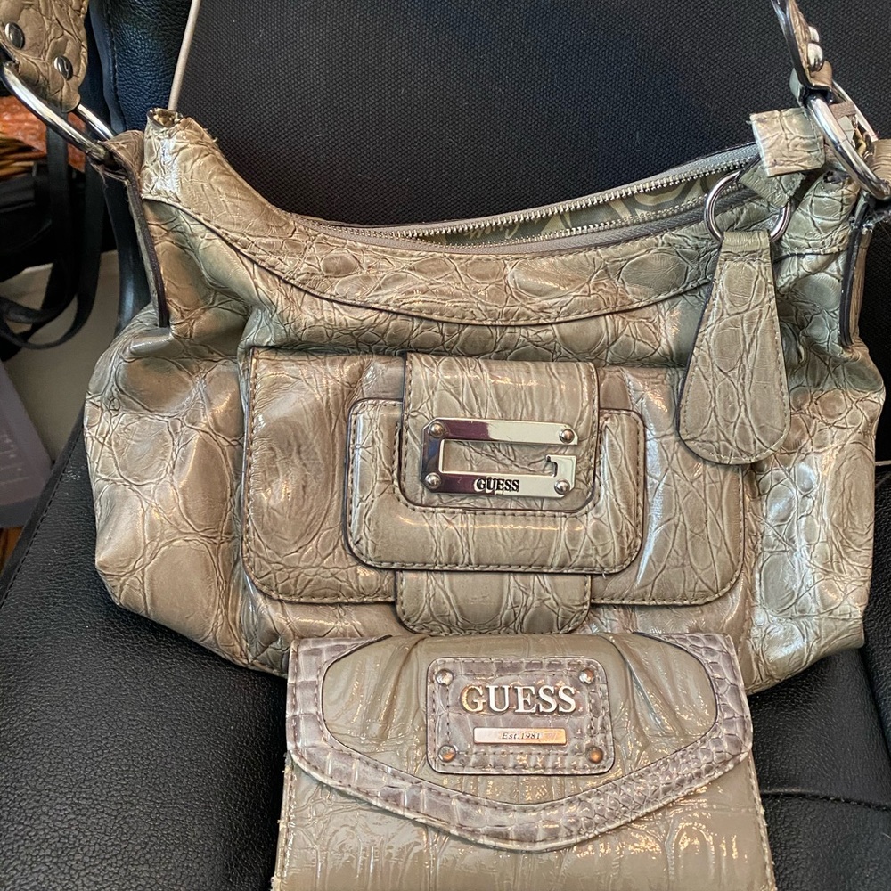 Guess purse with matching wallet